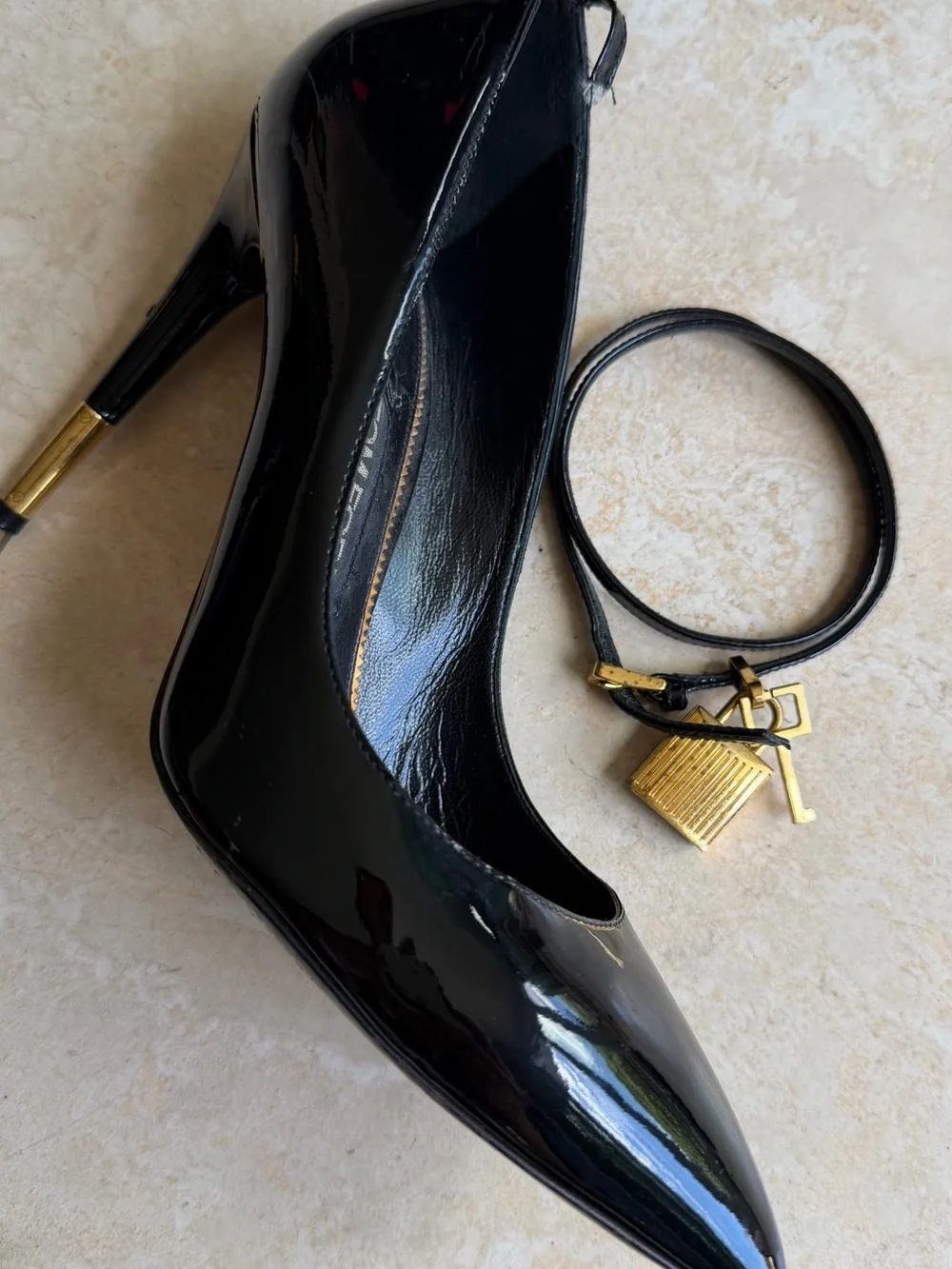 Tom Ford Black Patent Leather pointed  Ankle-Strap Pumps w/ Gold Padlock sz 39.5